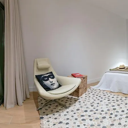 Acona Selca Film Star Looks In A Glamorous Setting With Amazing Facilities Brac Villa *