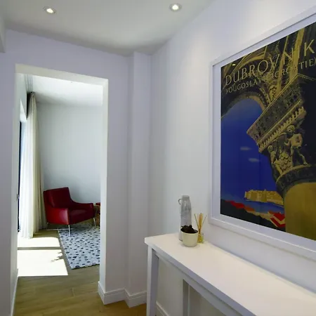Acona - Film Star Looks In A Glamorous Setting With Amazing Facilities