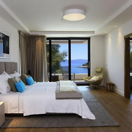 Acona - Film Star Looks In A Glamorous Setting With Amazing Facilities *