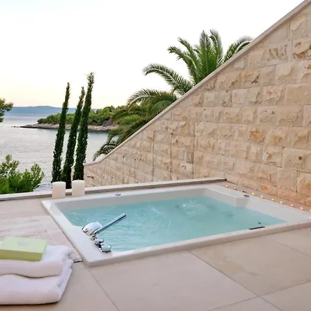 Acona Film Star Looks In A Glamorous Setting With Amazing